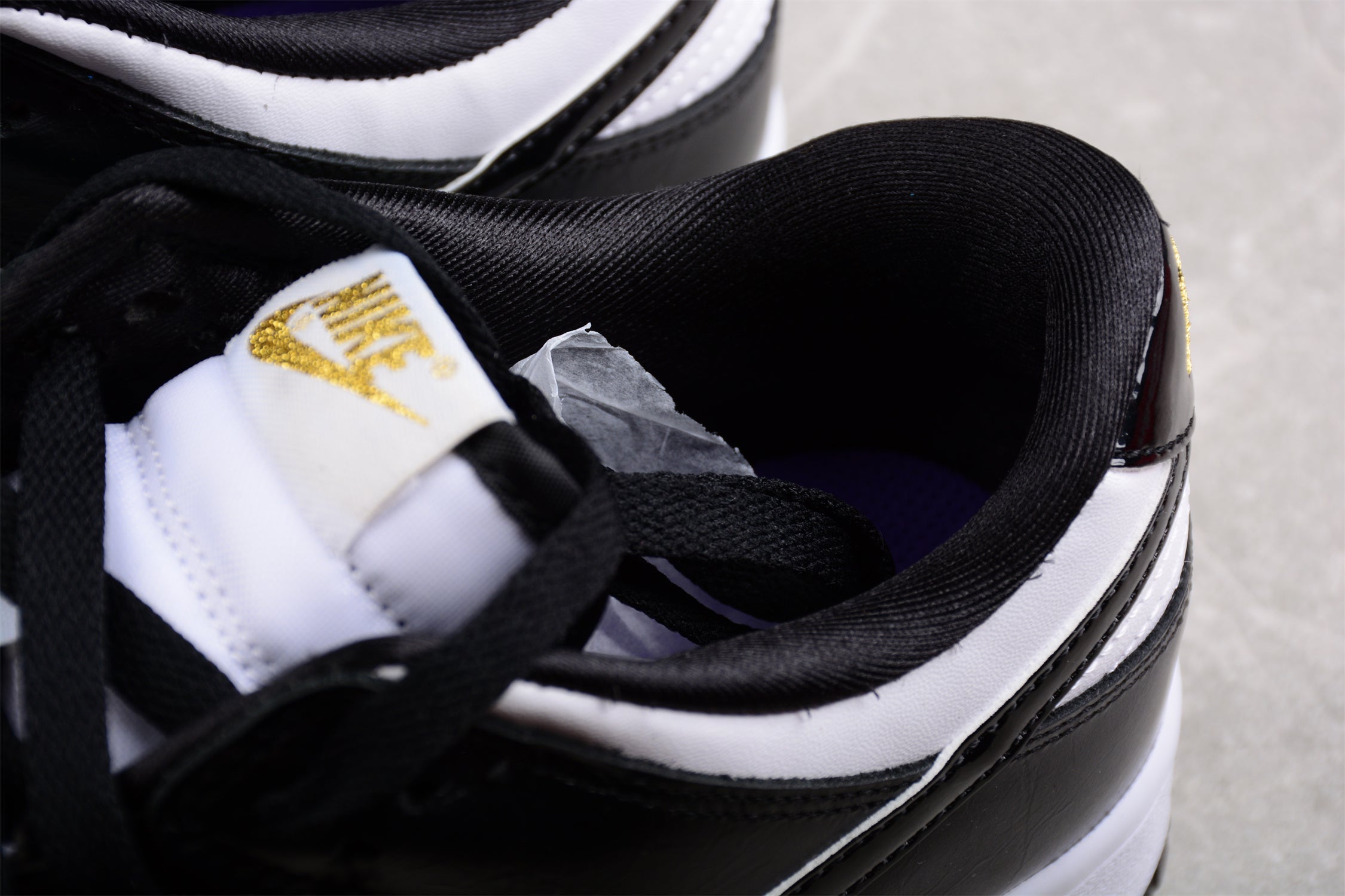 NikeMens Dunk Low - Would Champ
