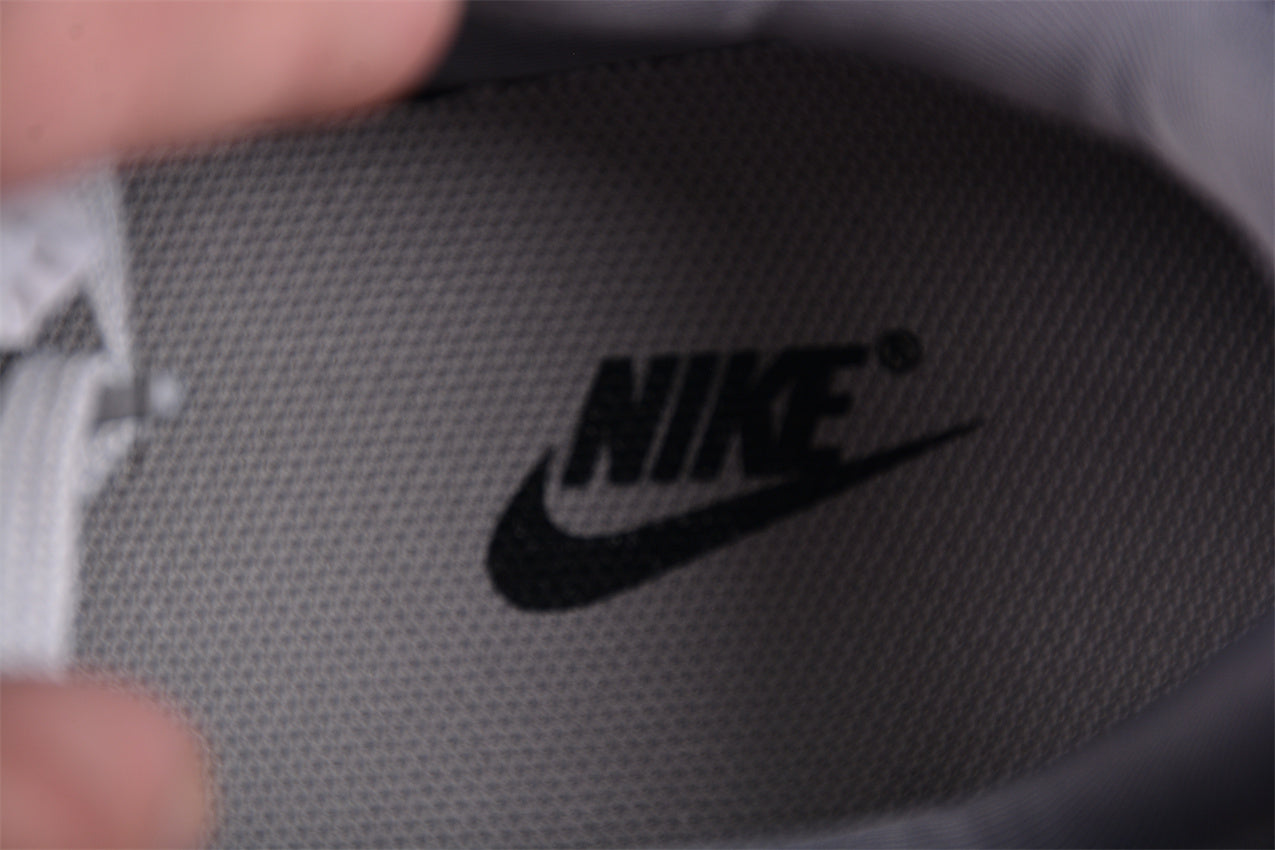 NikeMens V2K Run Pure Platinum - Wolf Grey