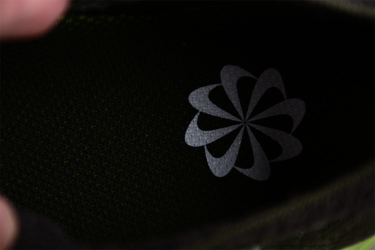 NikeUnisex Air Max Scorpion FK - Barely Volt