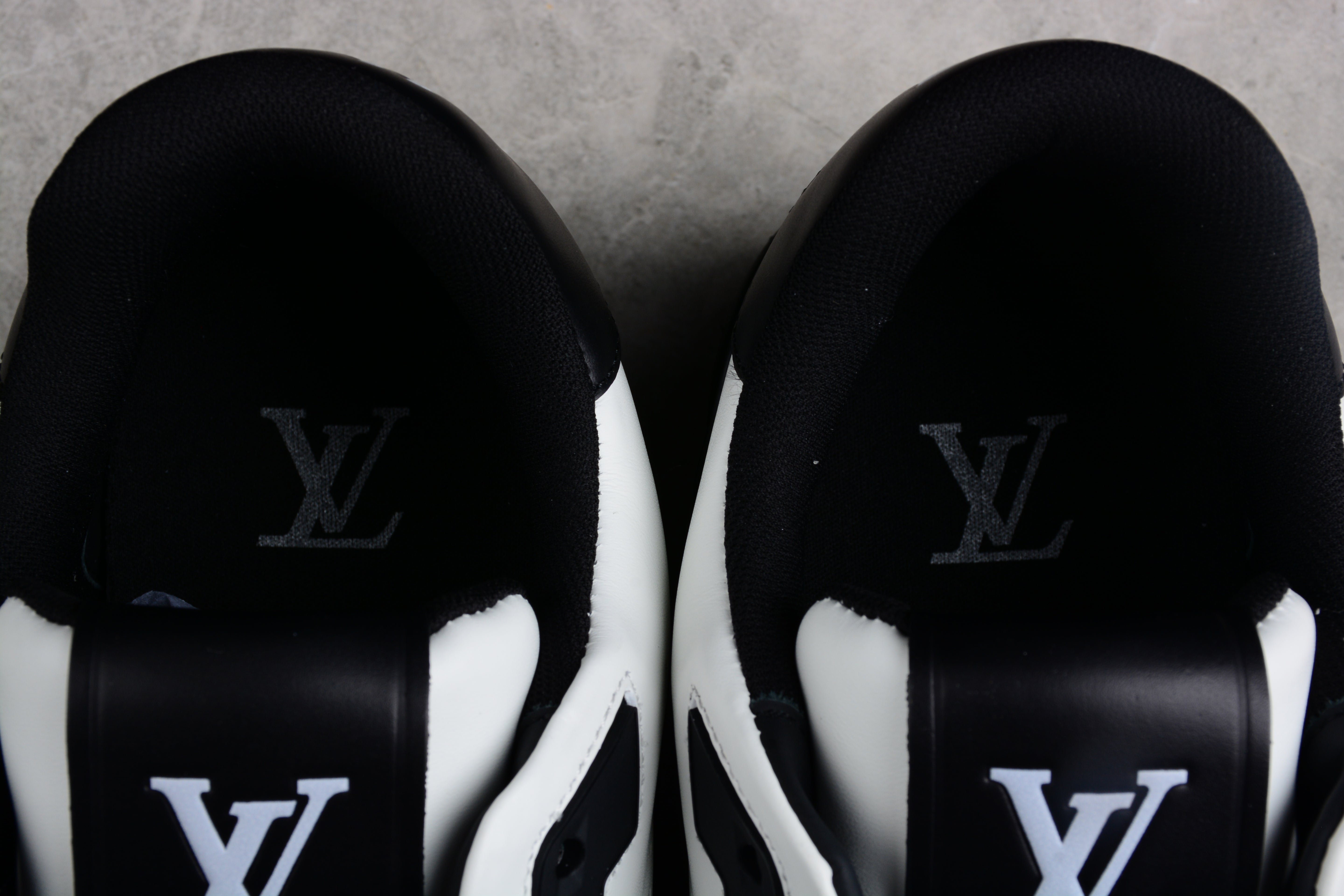 LouisVuitton Trainer - White/Black