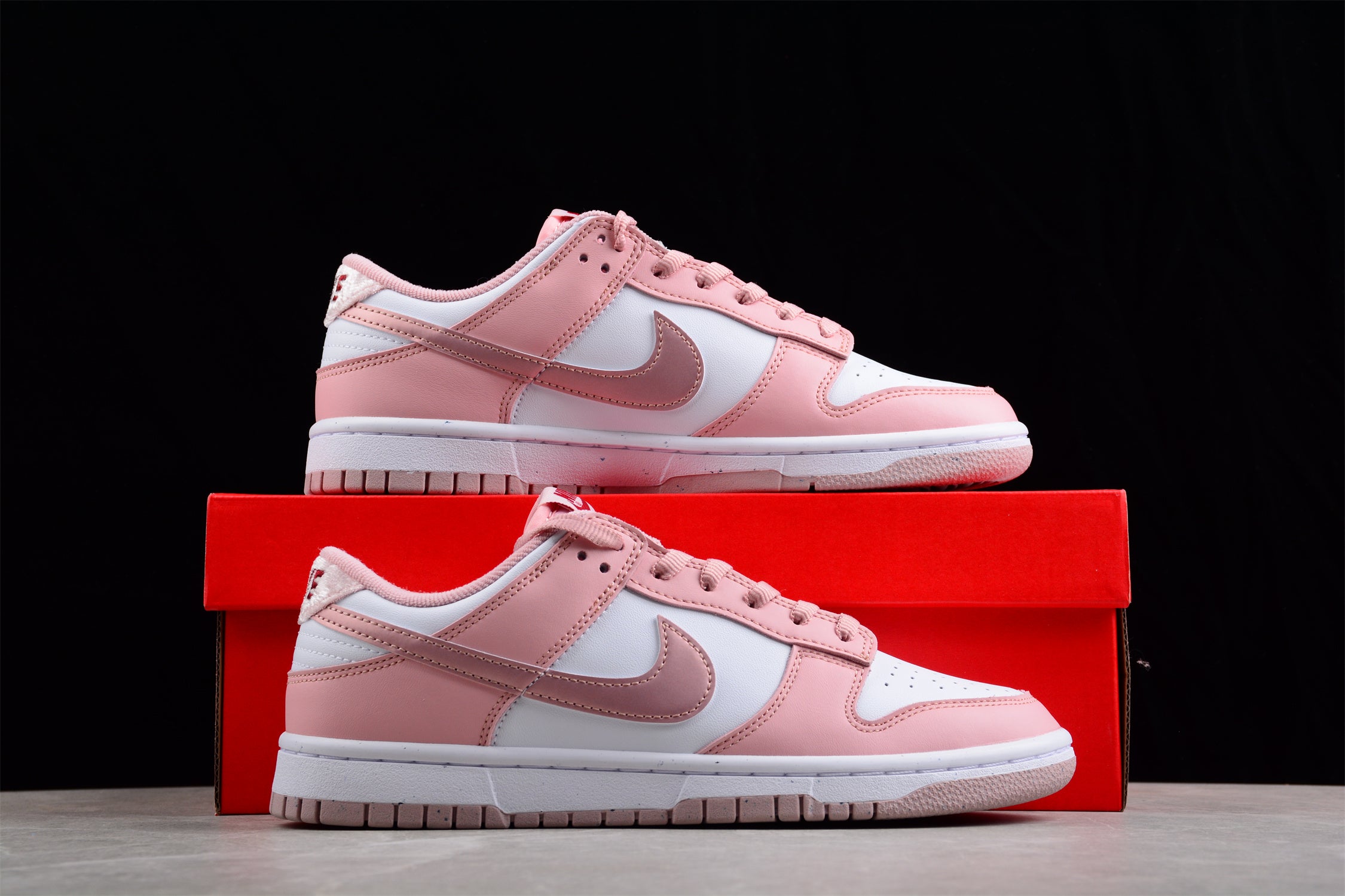 NikeWMNS SB Dunk Low - Pink Velvet