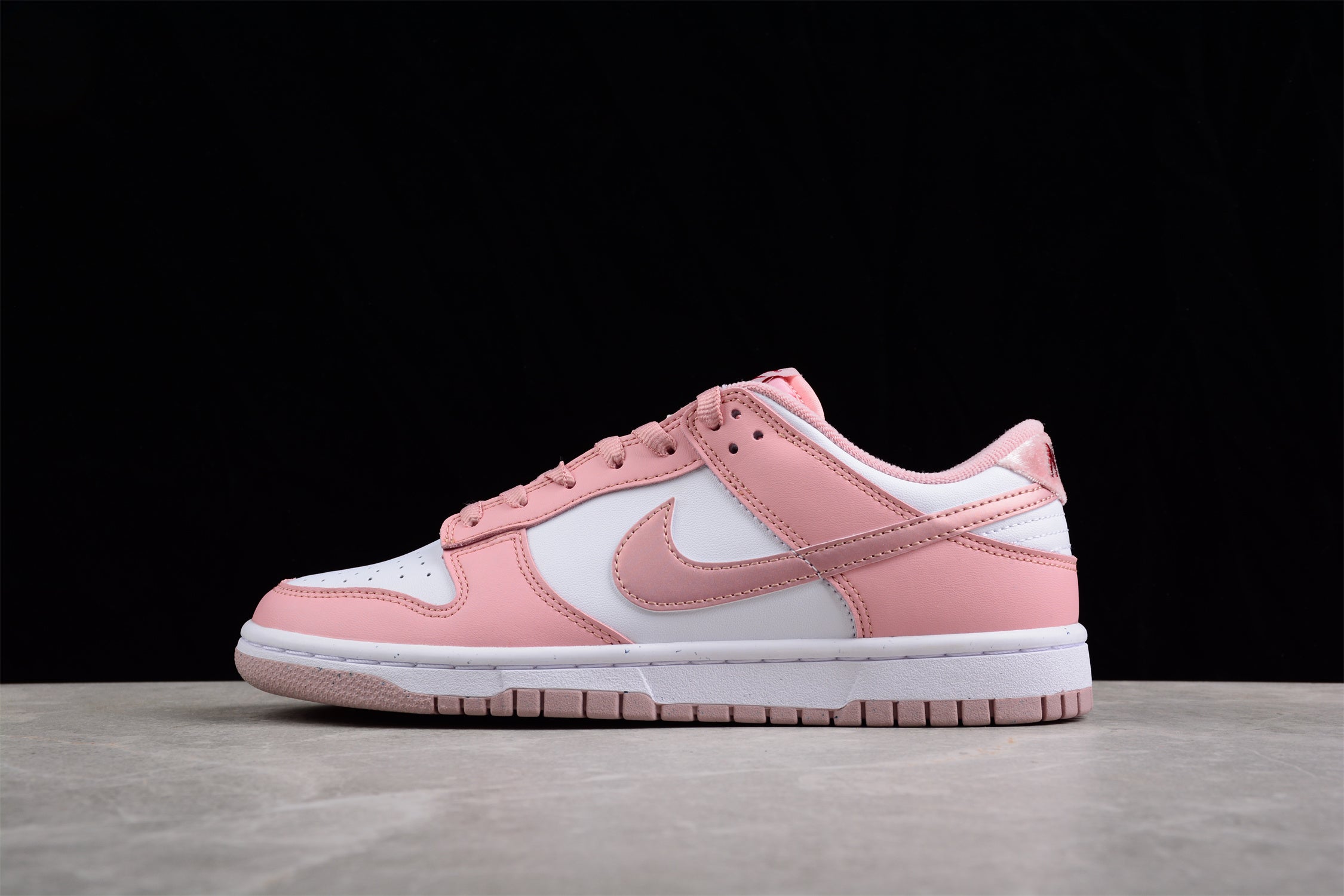 NikeWMNS SB Dunk Low - Pink Velvet