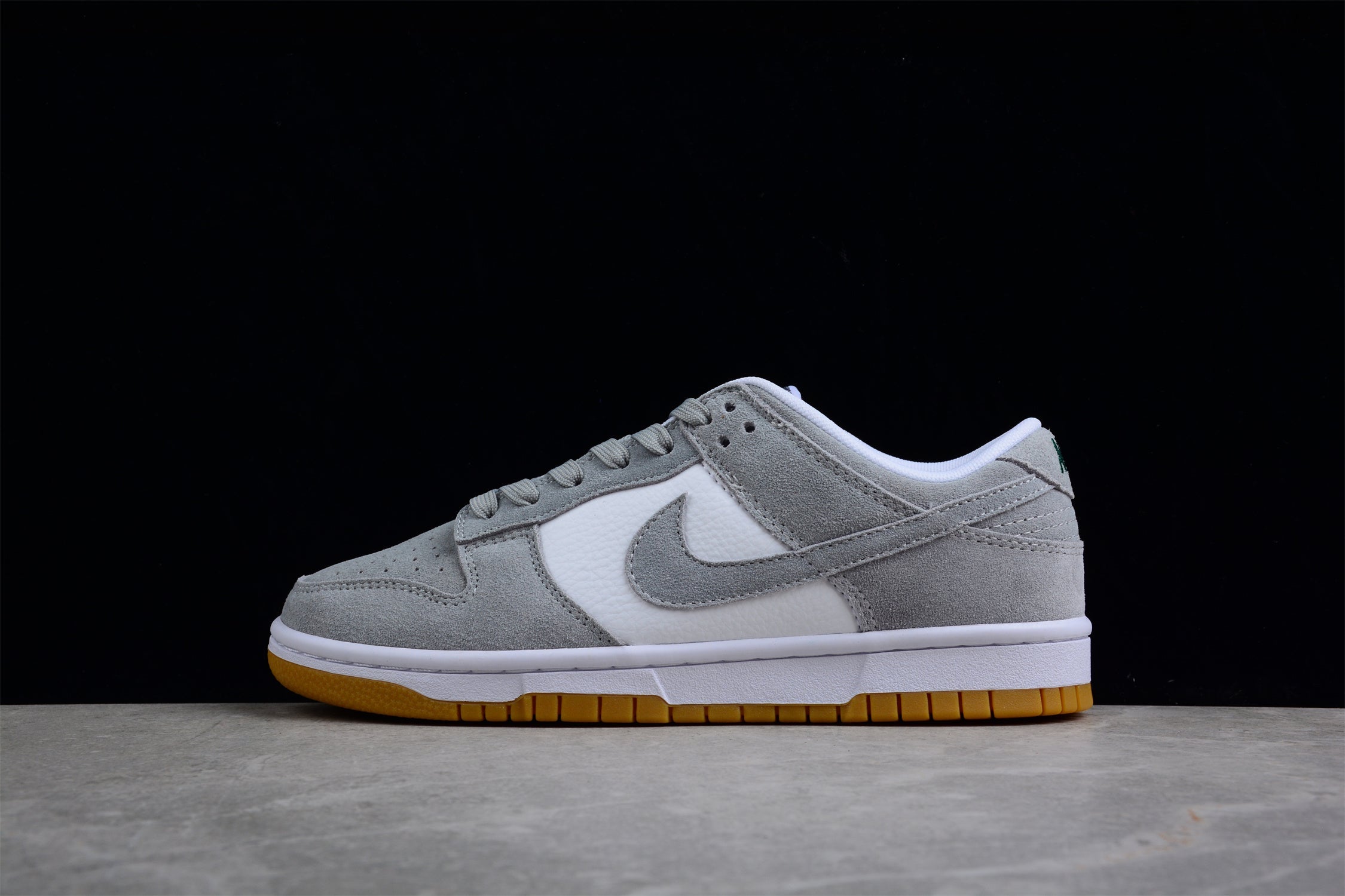 NikeWMNS Dunk Low - Smoke Grey Gum