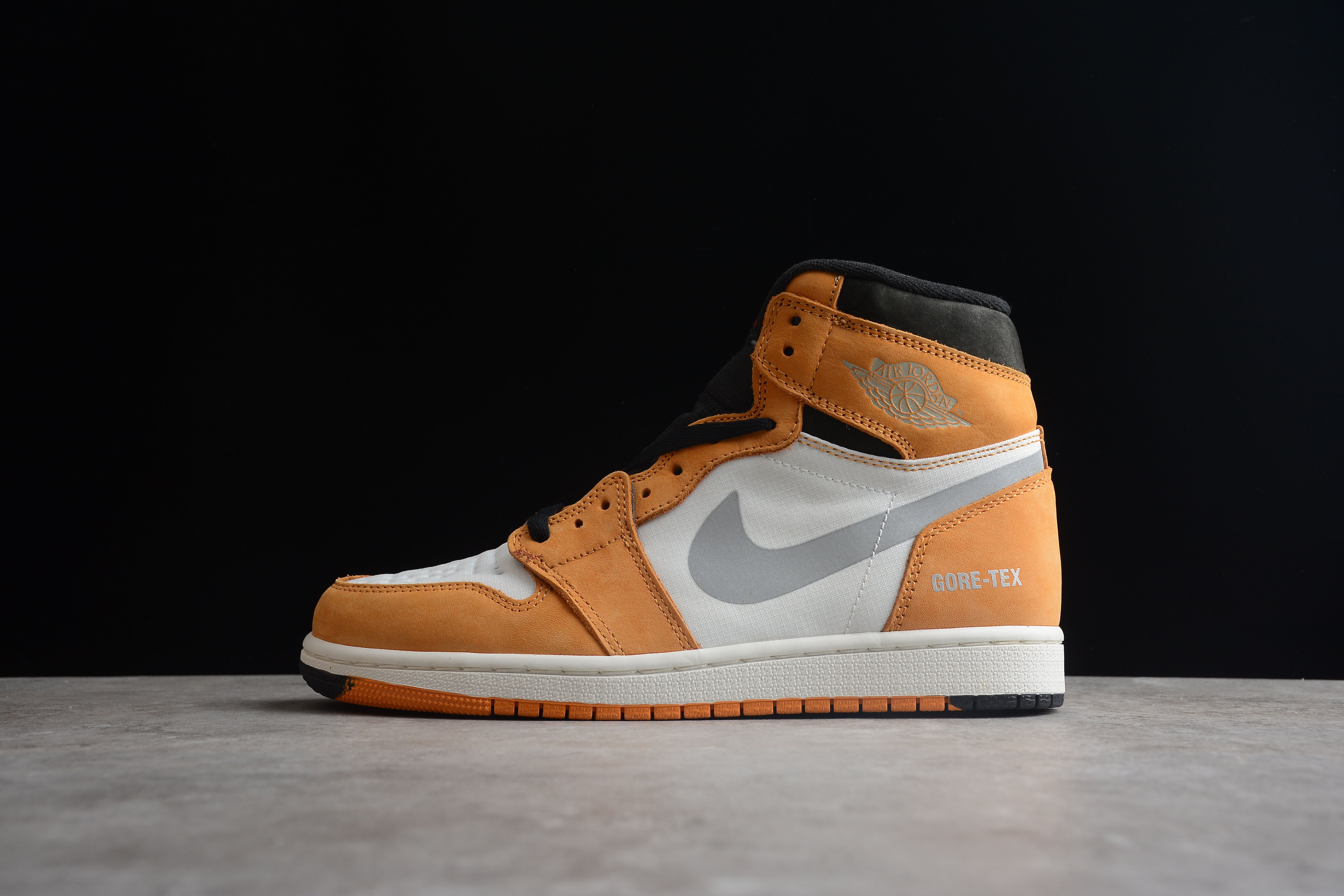 Air Jordan 1 AJ1 High Element Goretex - Light Curry