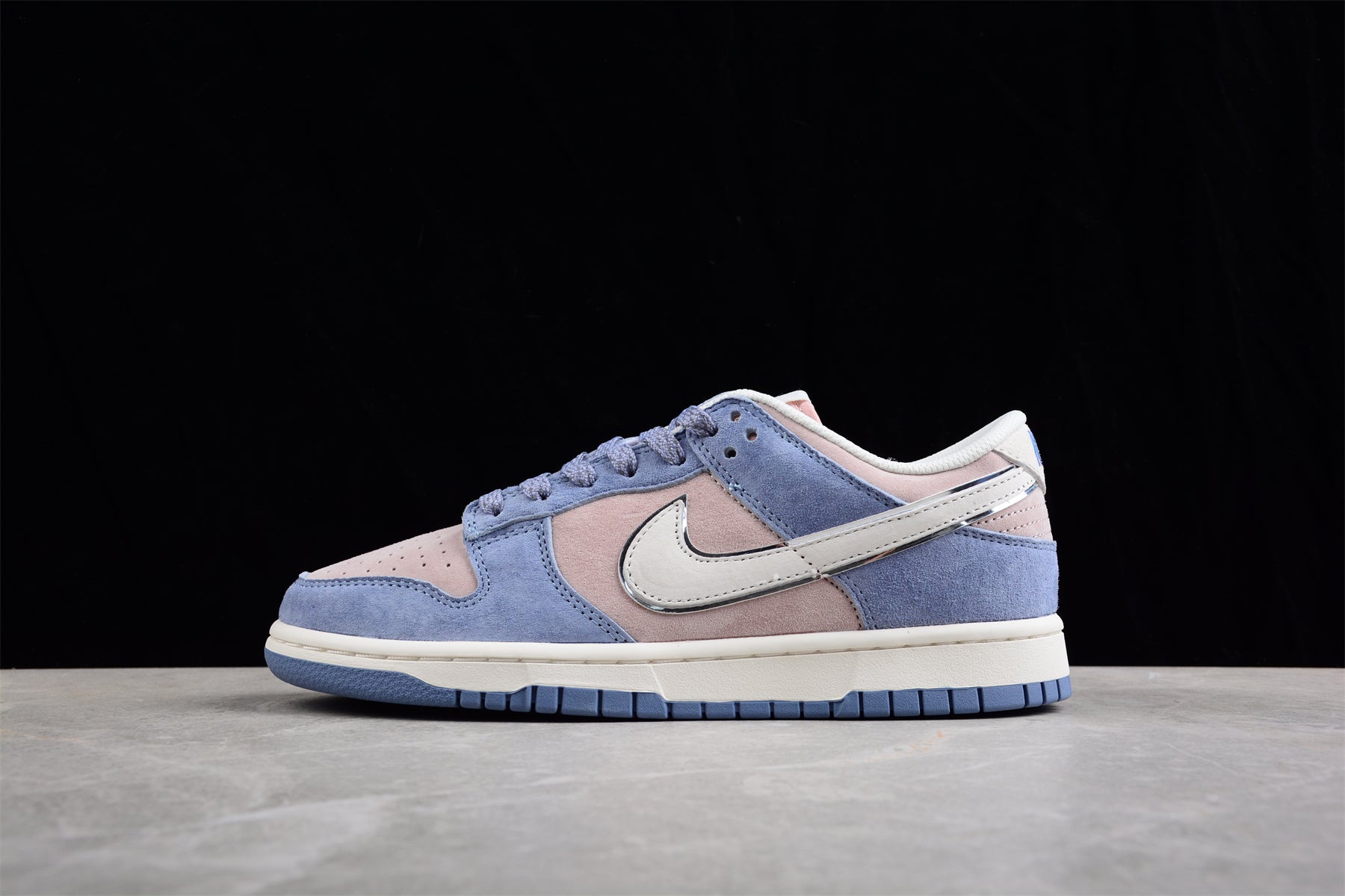 Otomo Katsuhiro x NikeMens SB Dunk Low - Pink