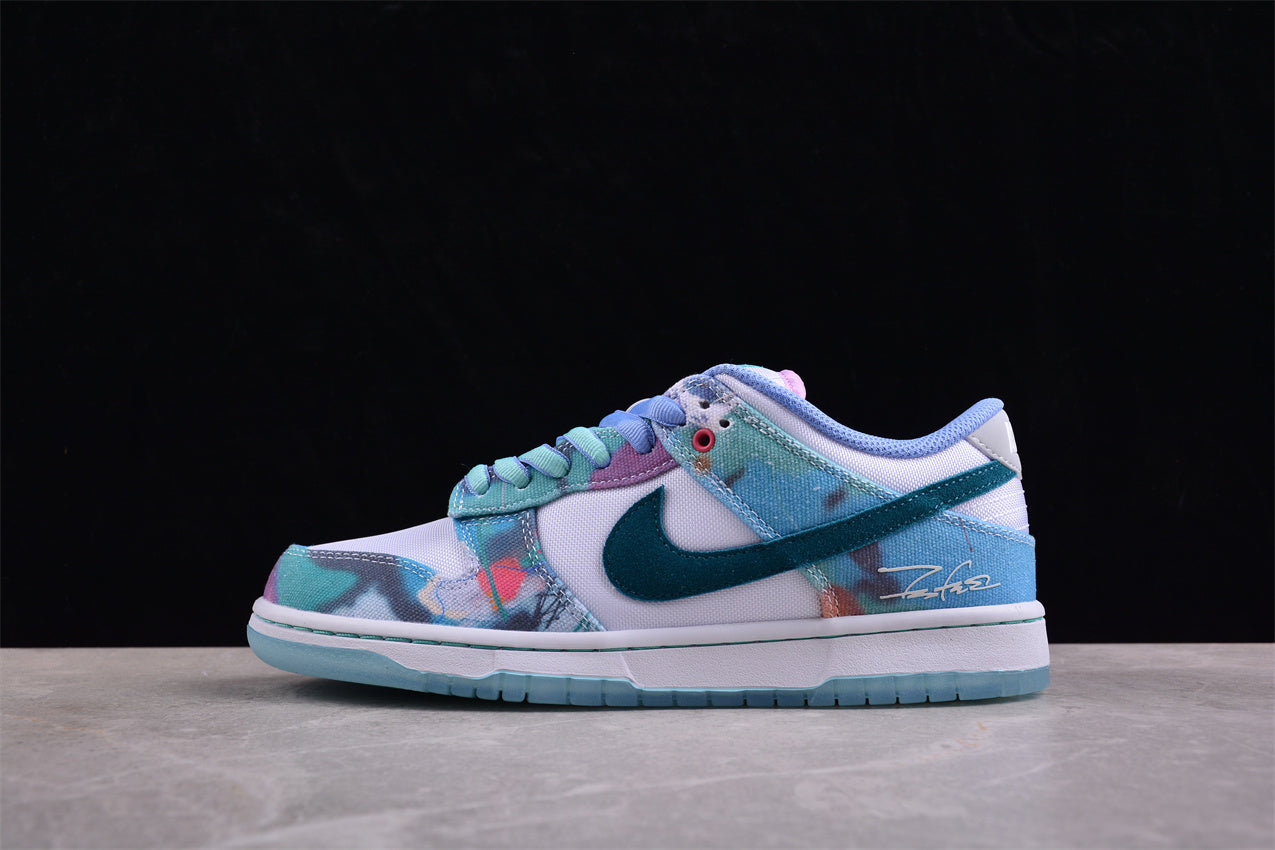 Futura Laboratories x NikeUnisex Dunk Low - Bleached Aqua