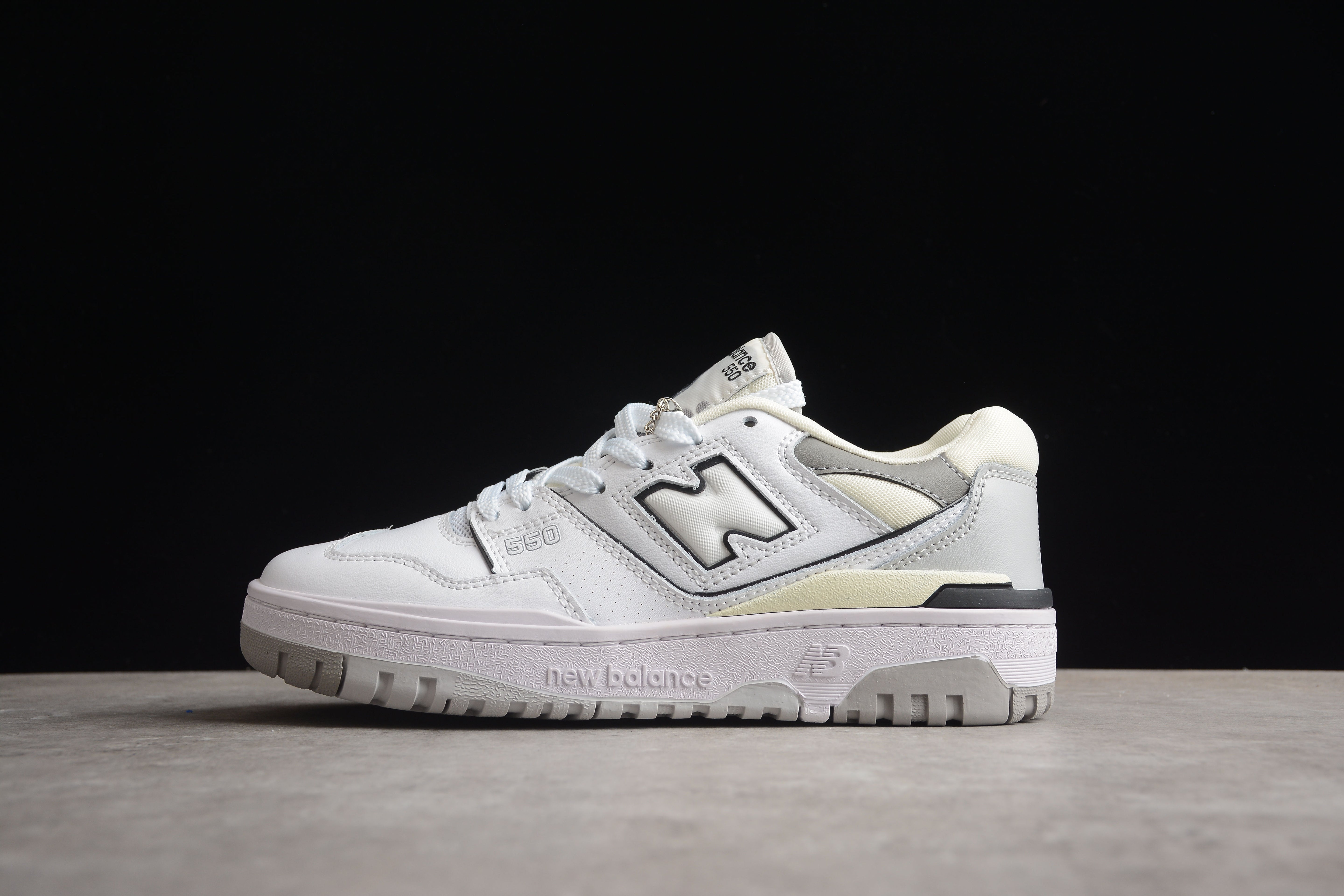 New Balance 550 - Salt and Pepper