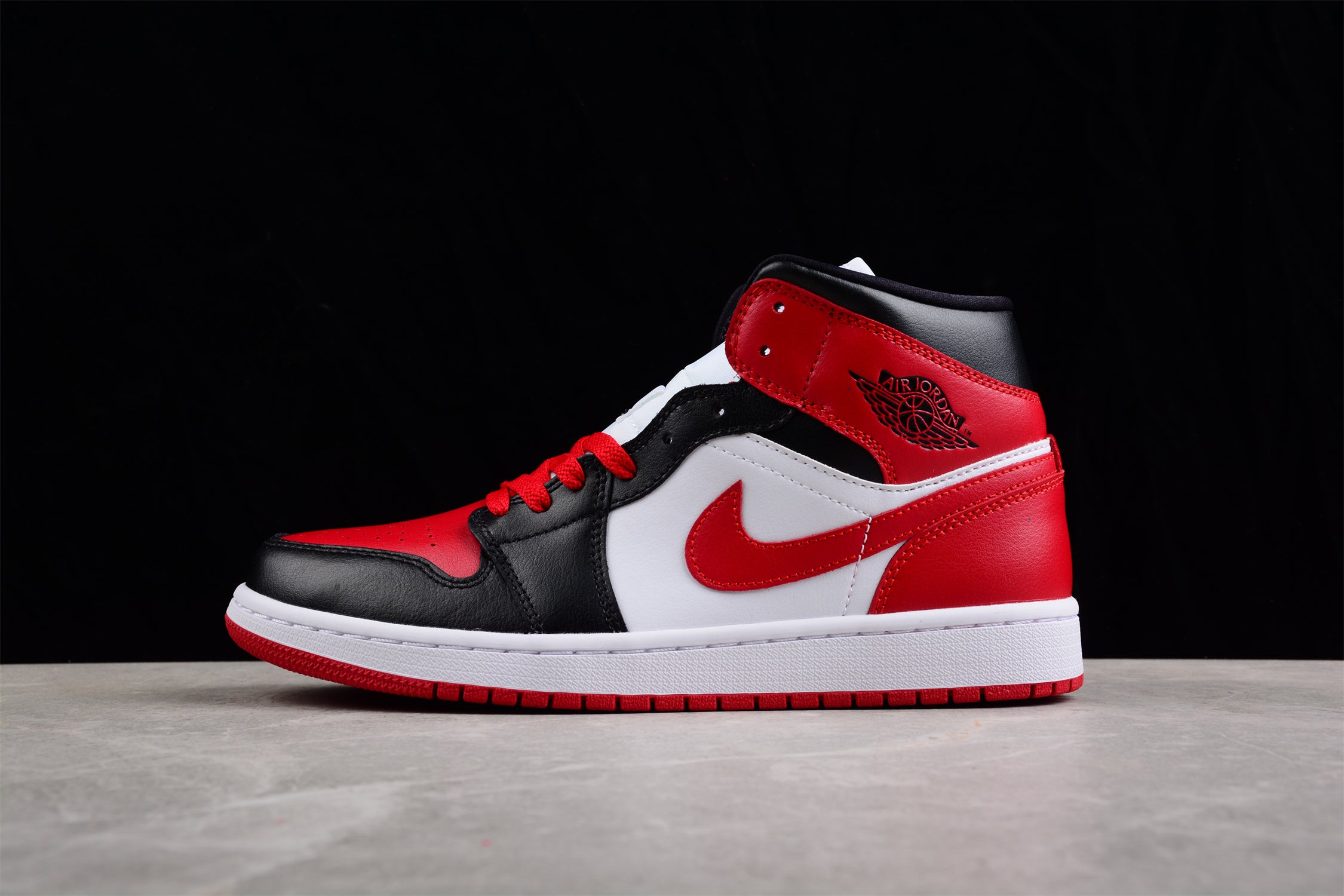 Air Jordan AJ1 Mid Alternate Bred Toe