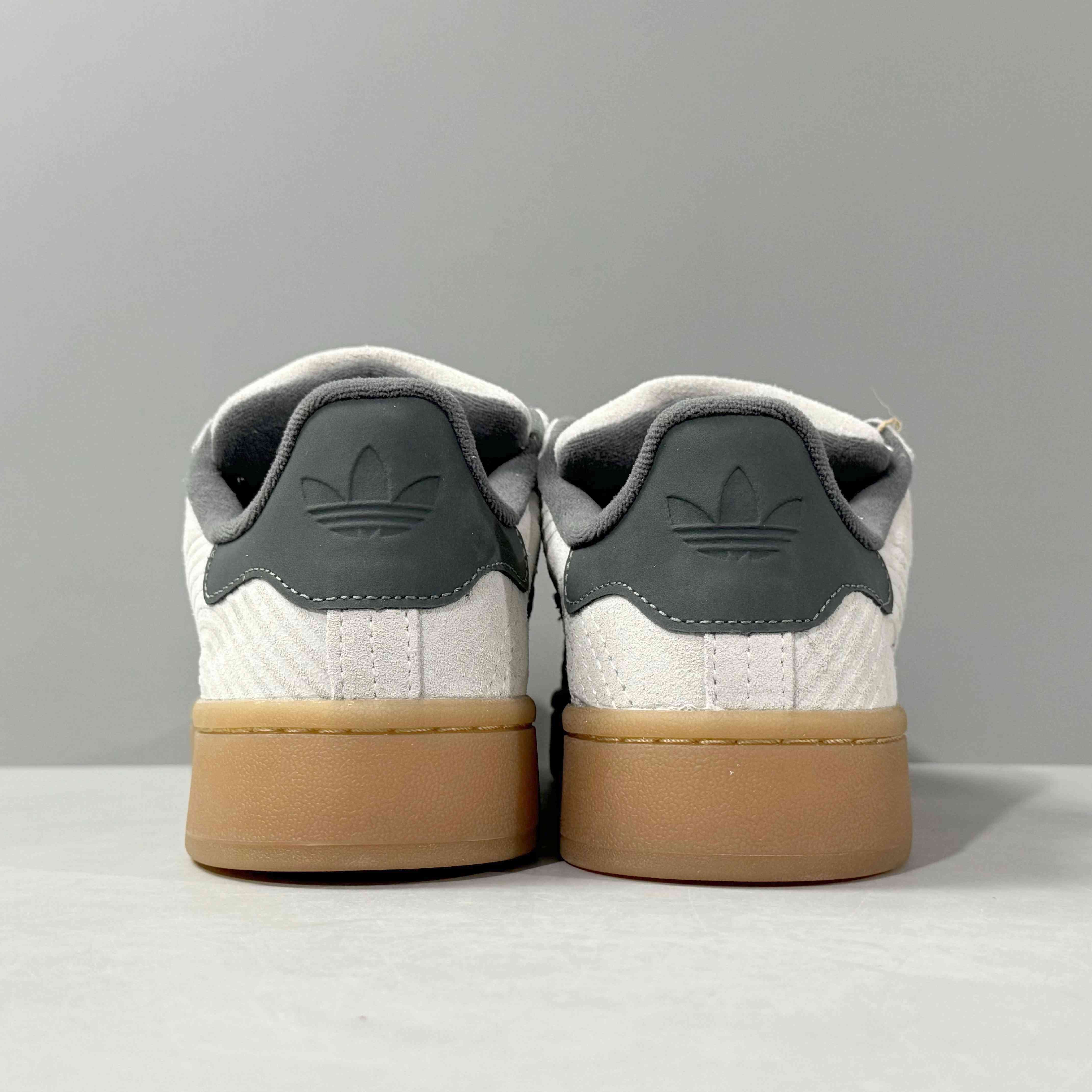 adidasUnisex Campus 00s - Ash Silver