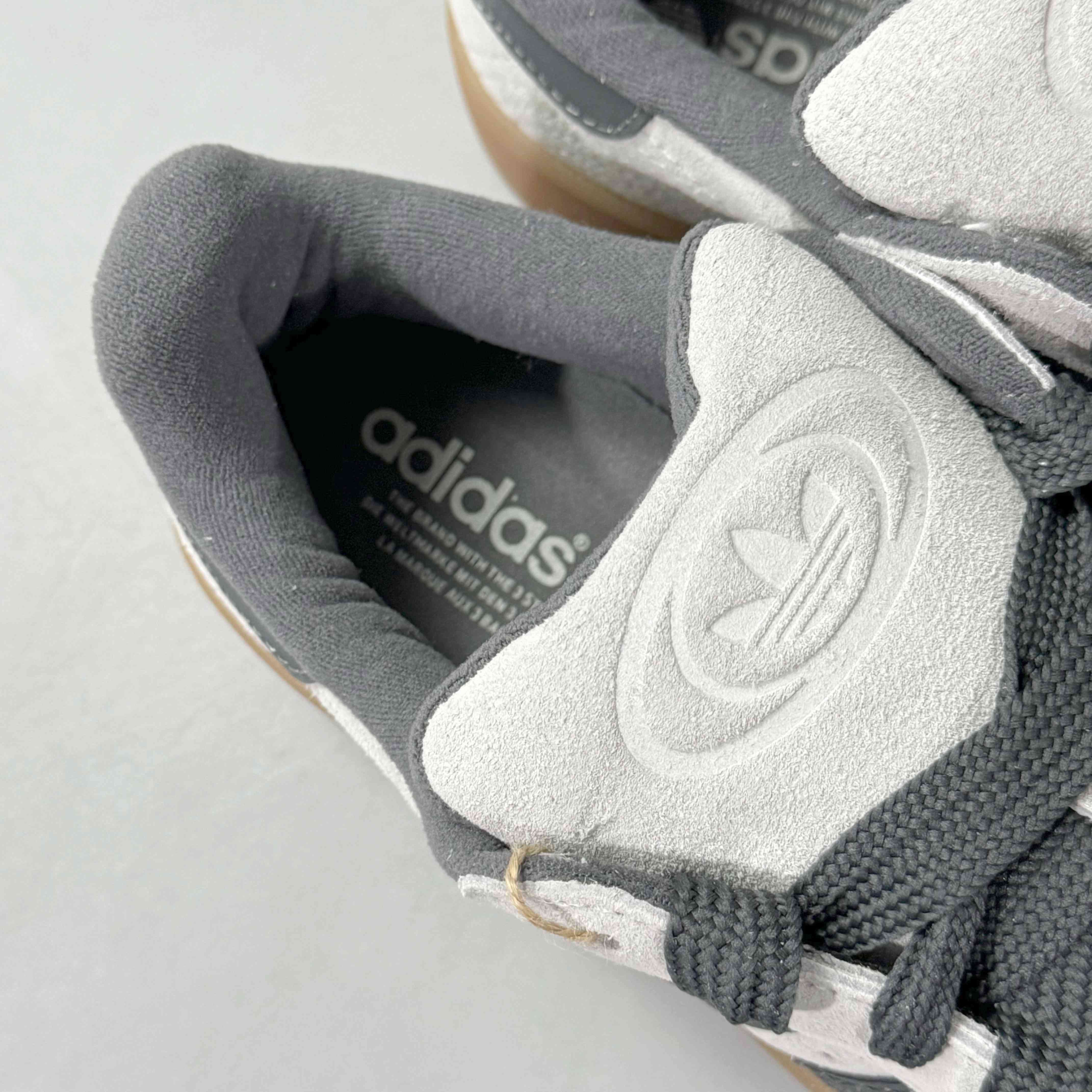 adidasUnisex Campus 00s - Ash Silver