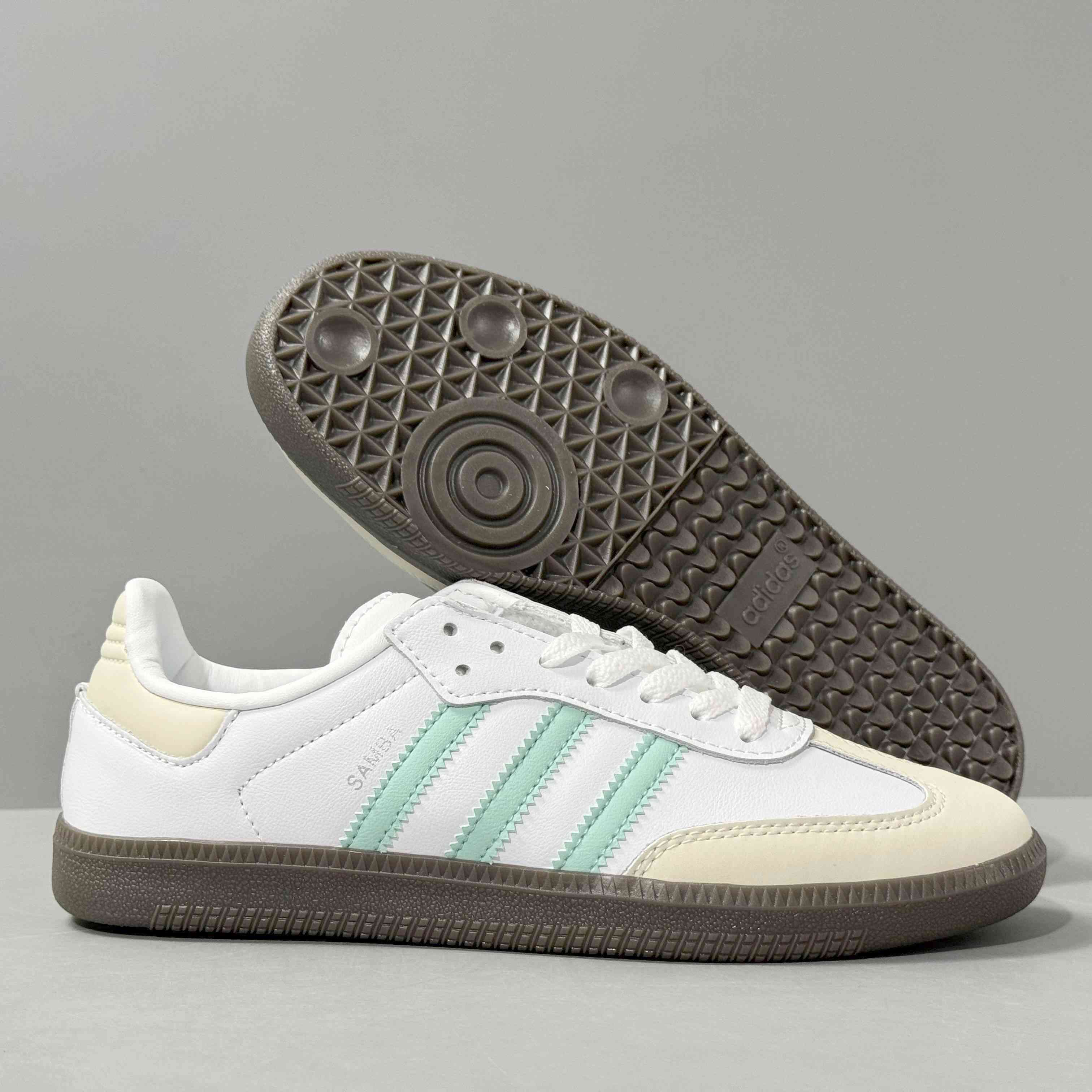 adidasUnisex Samba - Hazy Green