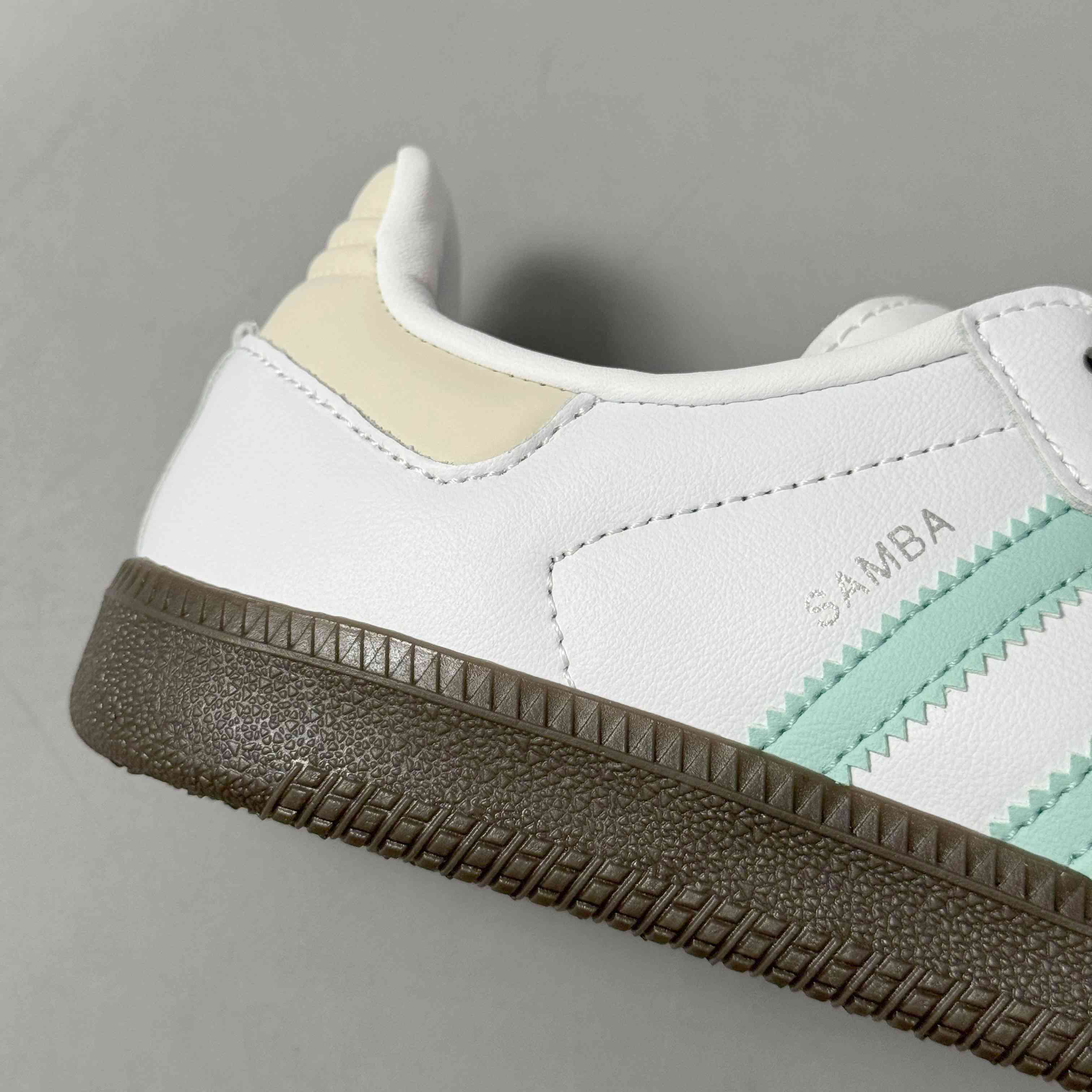 adidasUnisex Samba - Hazy Green