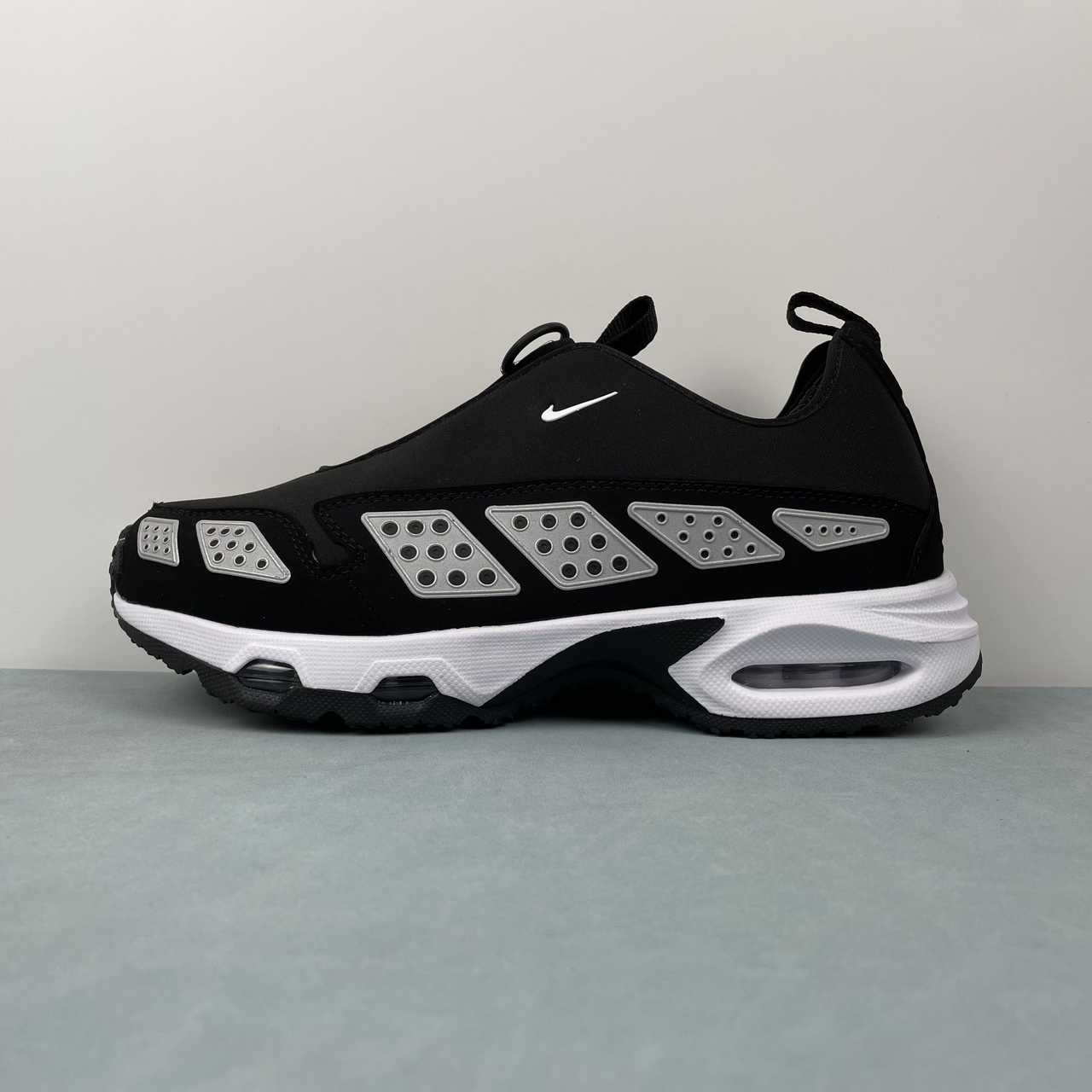 NikeUnisex Air Max SNDR - Black/White
