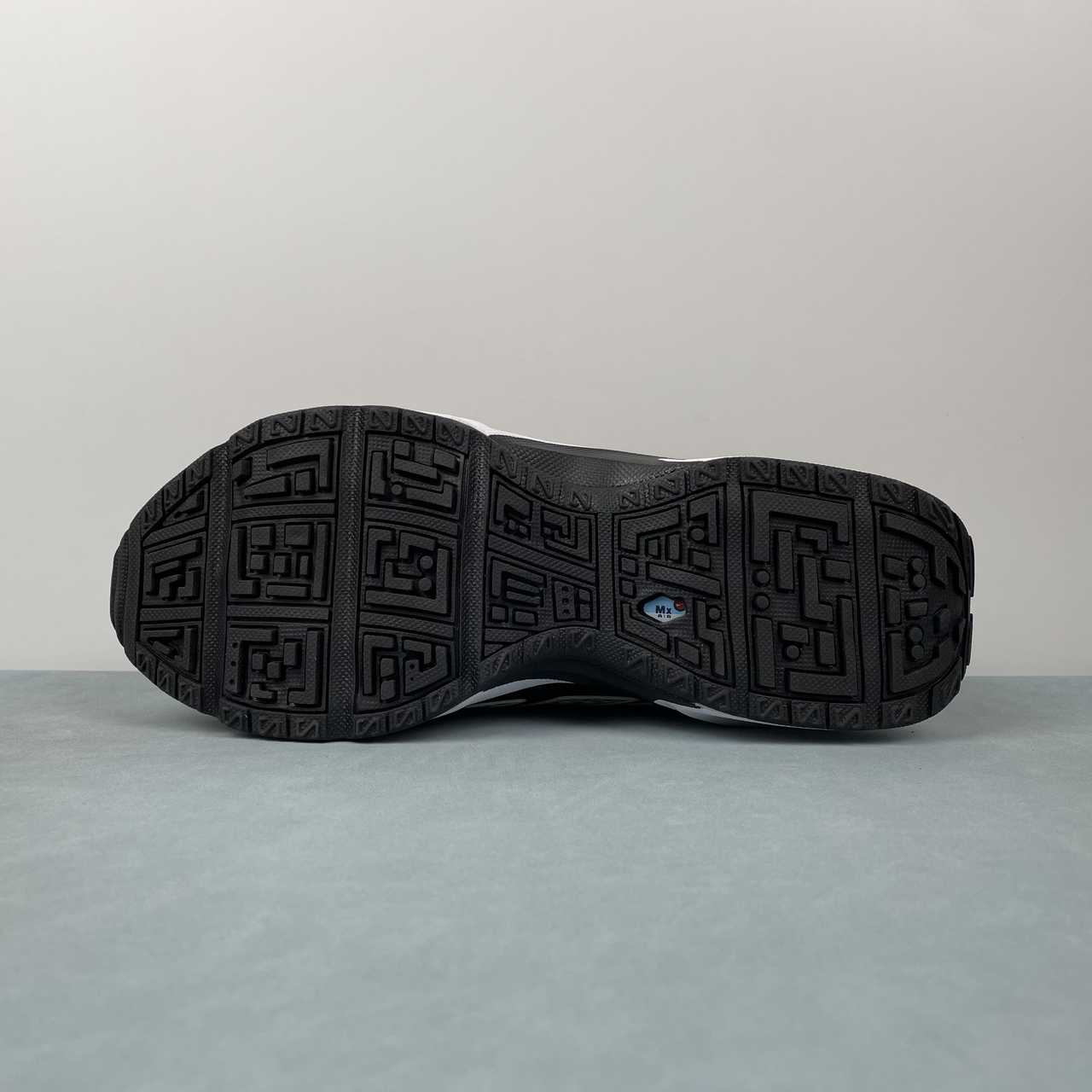 NikeUnisex Air Max SNDR - Black/White