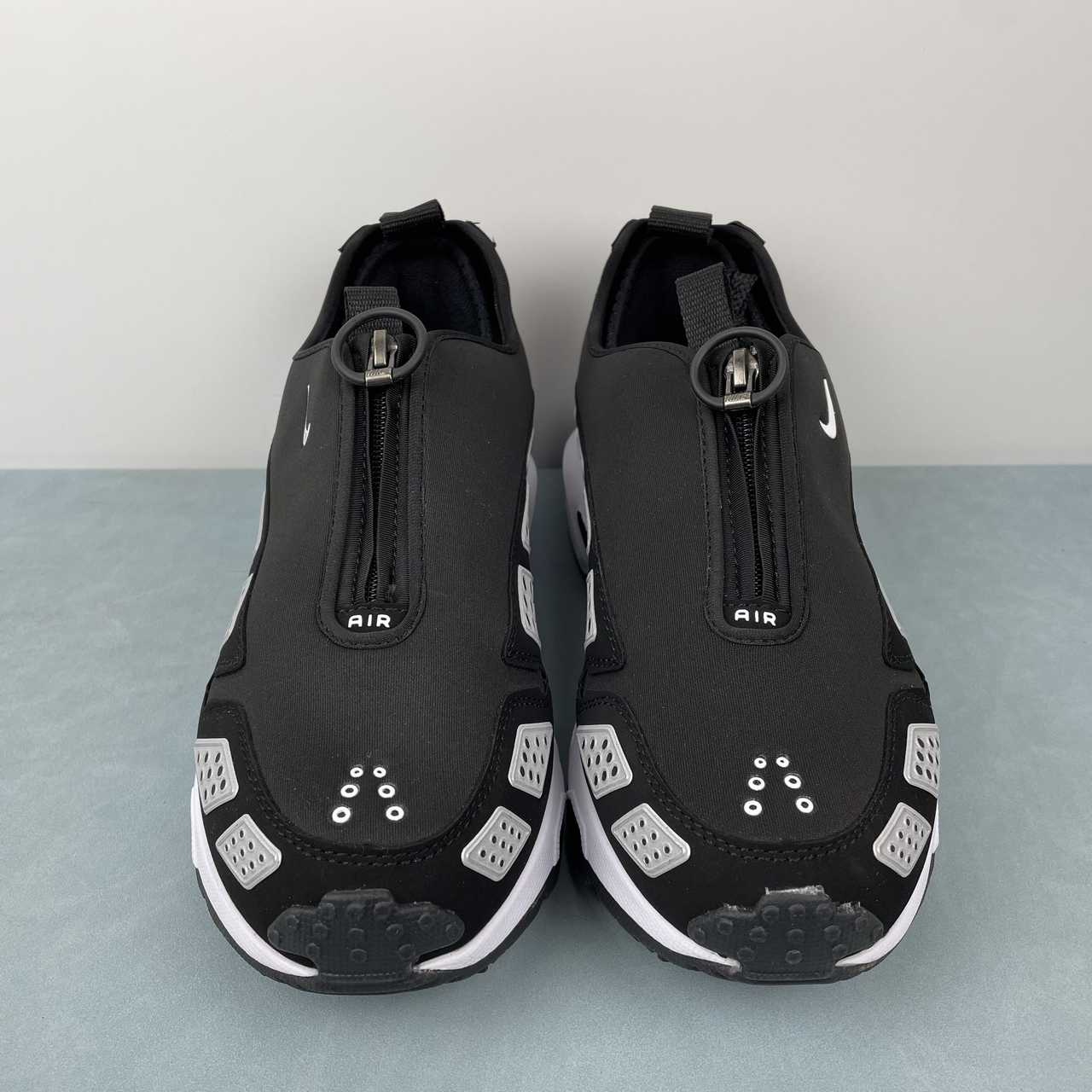 NikeUnisex Air Max SNDR - Black/White