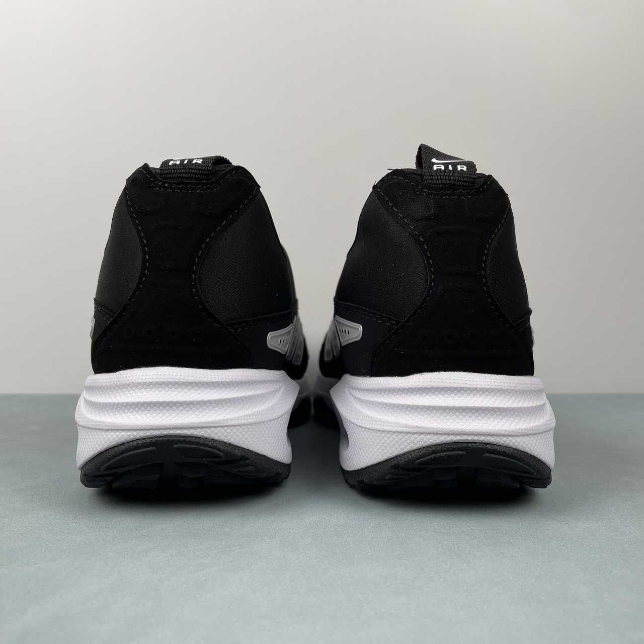 NikeUnisex Air Max SNDR - Black/White