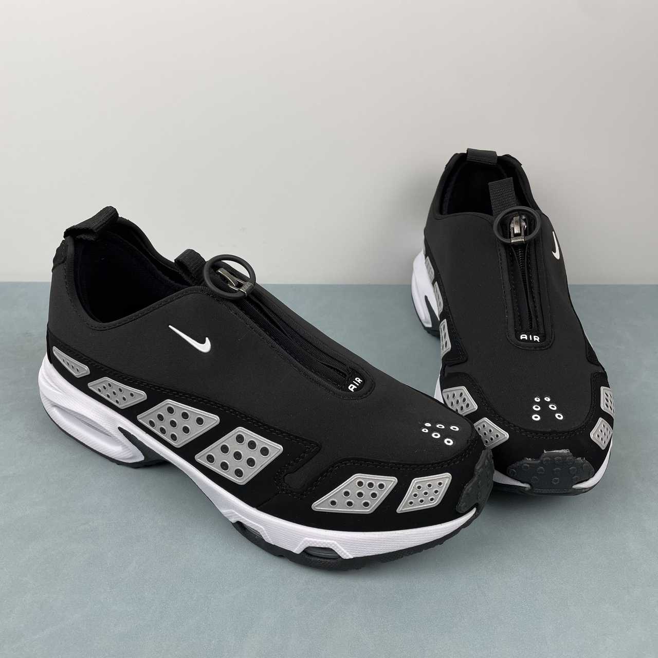 NikeUnisex Air Max SNDR - Black/White