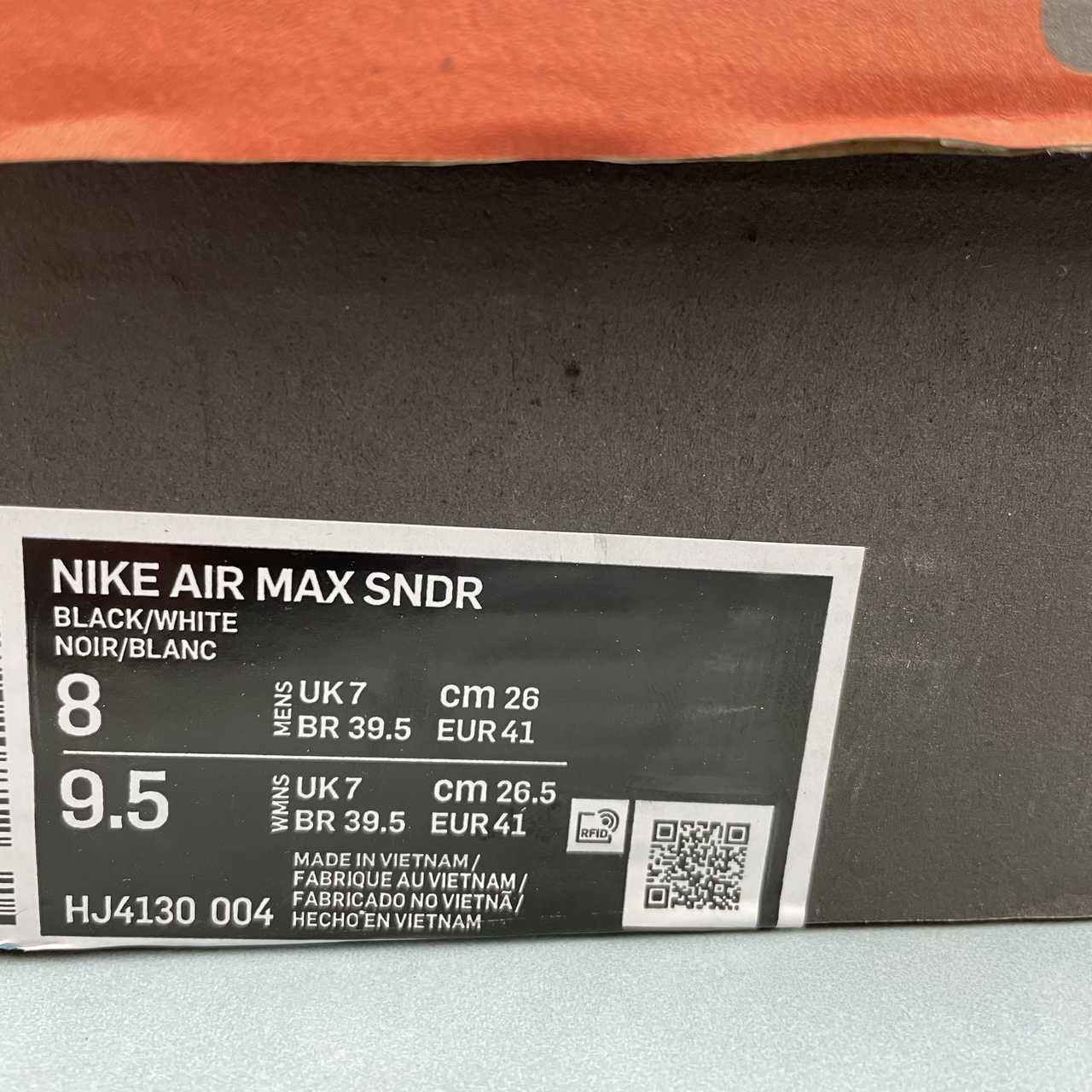 NikeUnisex Air Max SNDR - Black/White