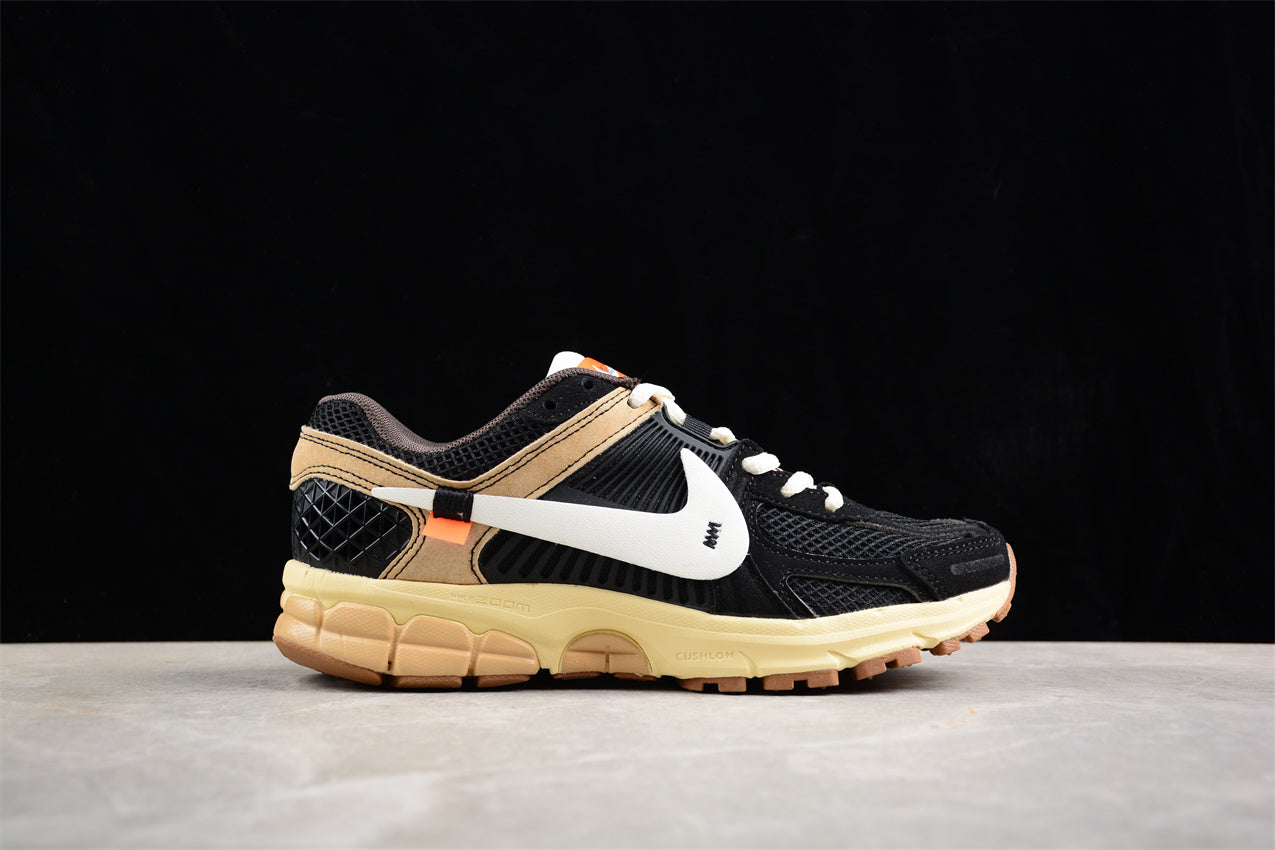 NikeUnisex Zoom Vomero 5 - Black/Brown
