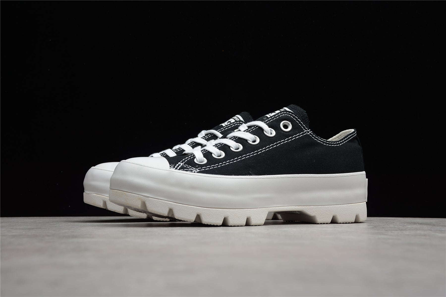 WMNS Converse Taylor All Star Lugged Chuck Low - Black