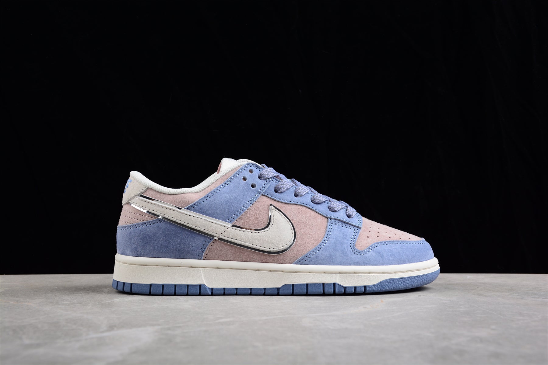 Otomo Katsuhiro x NikeMens SB Dunk Low - Pink