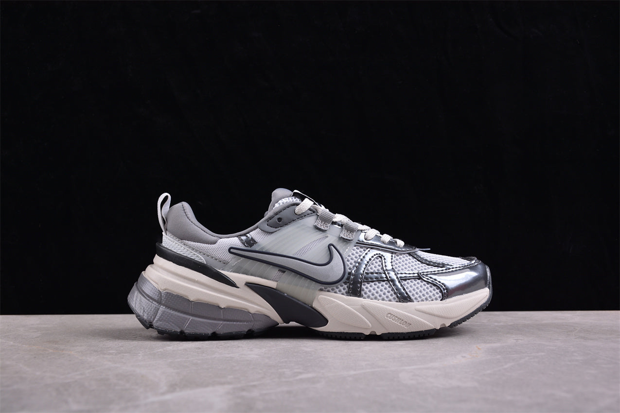 NikeMens V2K Run Pure Platinum - Wolf Grey