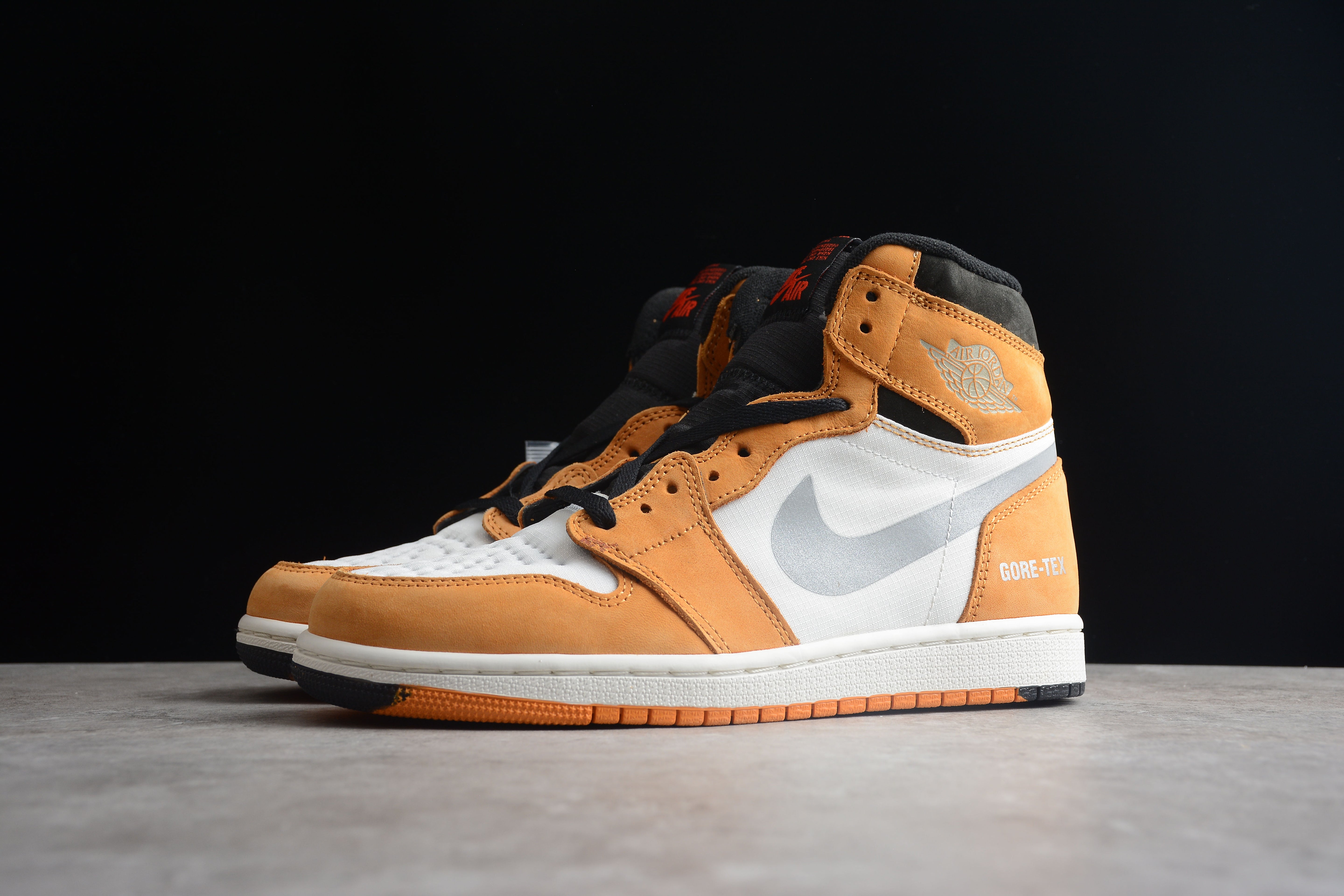 Air Jordan 1 AJ1 High Element Goretex - Light Curry