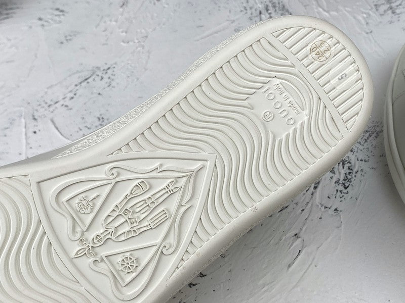 GUCCIUnisex Embroidered ace Bee - White