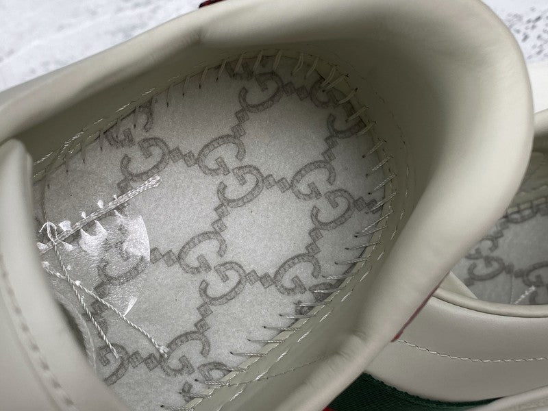 GUCCIUnisex Embroidered ace Bee - White