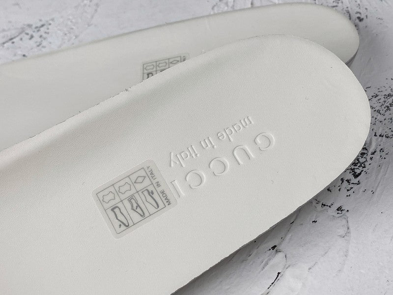 GUCCIUnisex Embroidered ace Bee - White