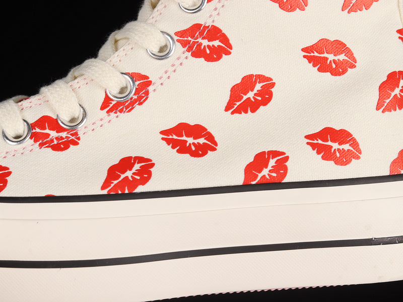 WMNS Converse Chuck Taylor - Red Lip Heart