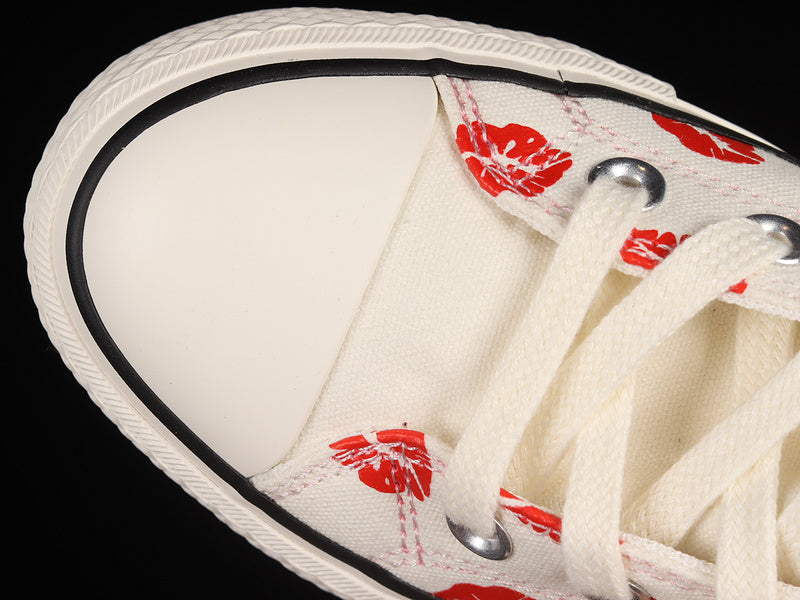 WMNS Converse Chuck Taylor - Red Lip Heart