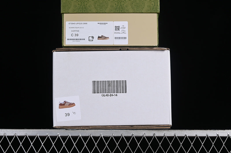 GucciUnisex Embossed GG Logo - Cream Canvas