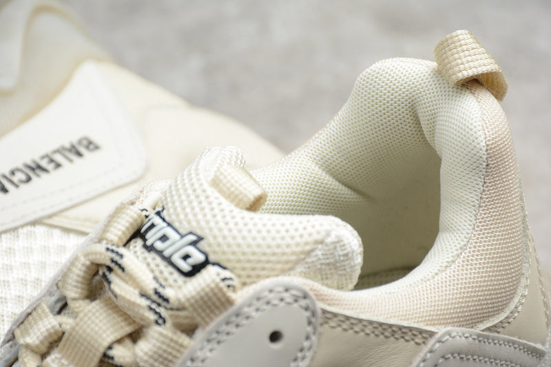 BalenciagaUnisex Triple S - Off White
