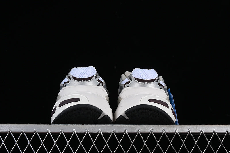 adidasMens Originals ADISTAR XLG - White/Red