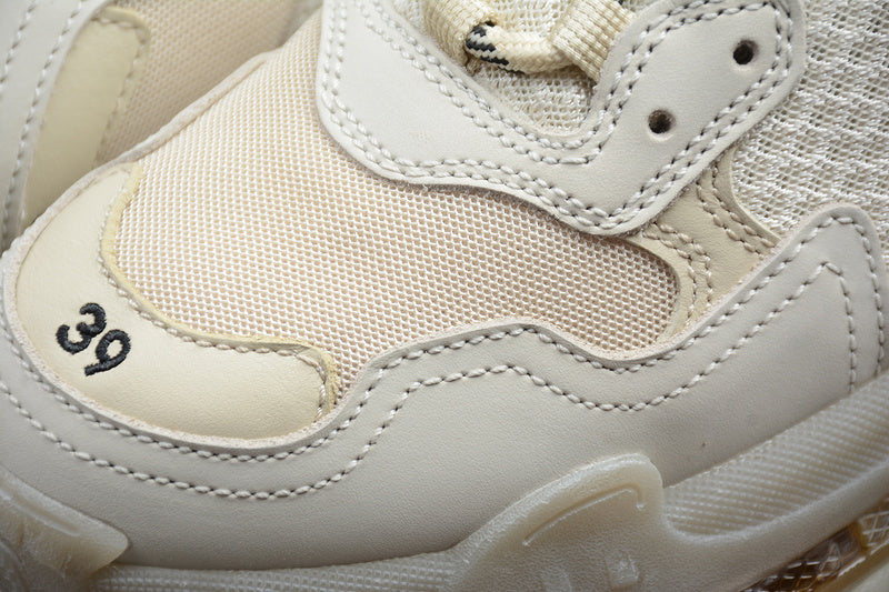 BalenciagaUnisex Triple S - Off White