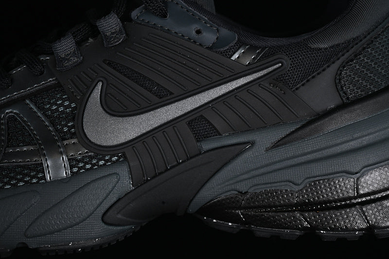 NikeUnisex V2k Run - Metallice Black