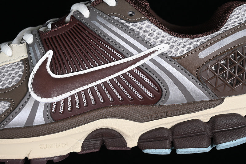 NikeMens Zoom Vomero 5 - Earth