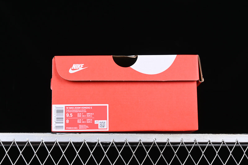 NikeMens Zoom Vomero 5 - Grey