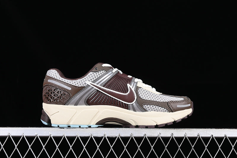 NikeMens Zoom Vomero 5 - Earth
