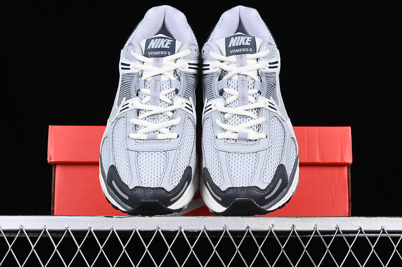 NikeMens Zoom Vomero 5 - Grey