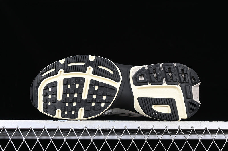 NikeUnisex V2k Run - Metallic Sliver