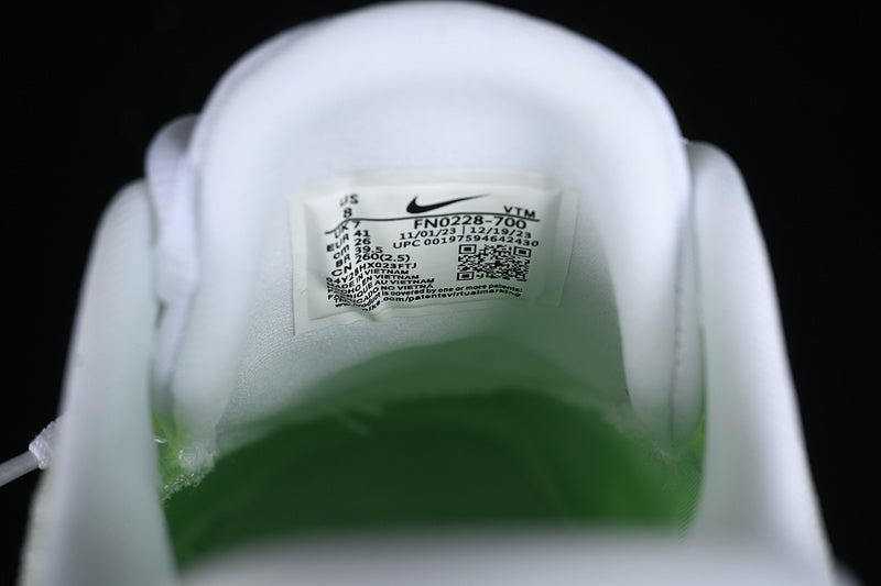 NikeUnisex Journey Run - Barely Volt/White