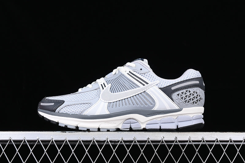 NikeMens Zoom Vomero 5 - Grey