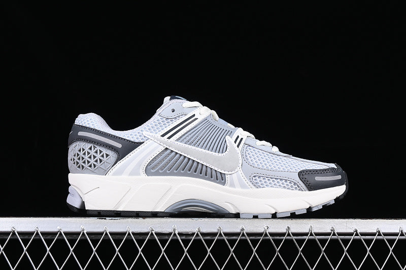 NikeMens Zoom Vomero 5 - Grey