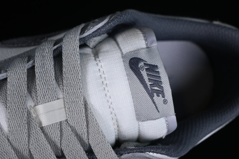 NikeUnisex SB Dunk Low - Light Carbon