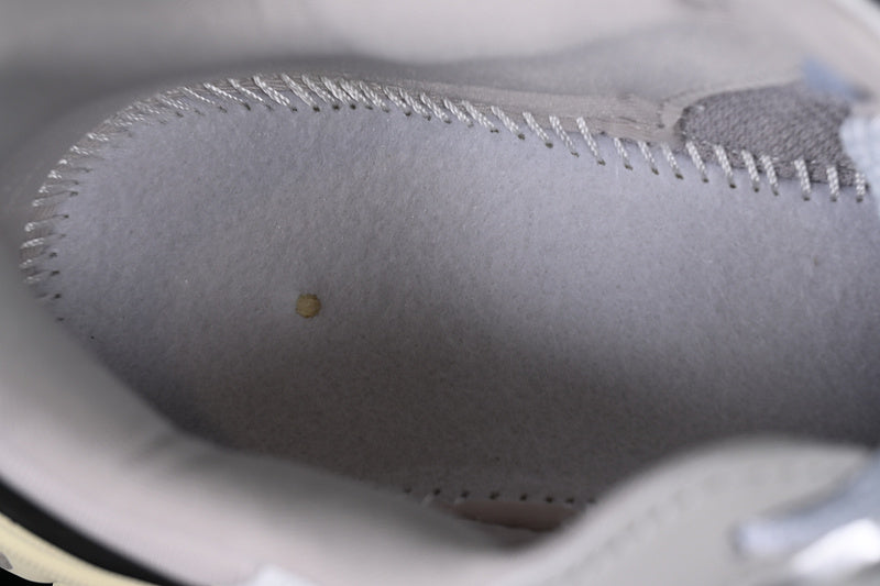 NikeUnisex V2k Run - Metallic Sliver