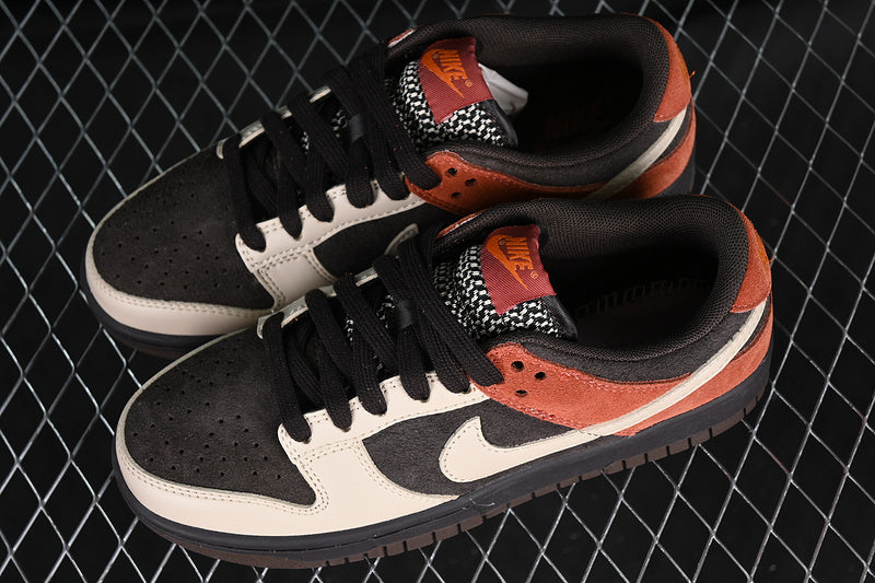 NikeUnisex Dunk Low - Red Panda