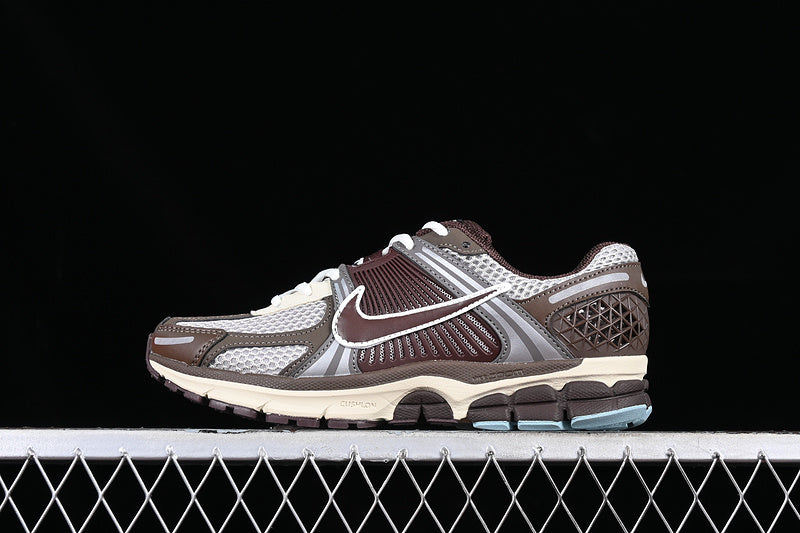 NikeMens Zoom Vomero 5 - Earth