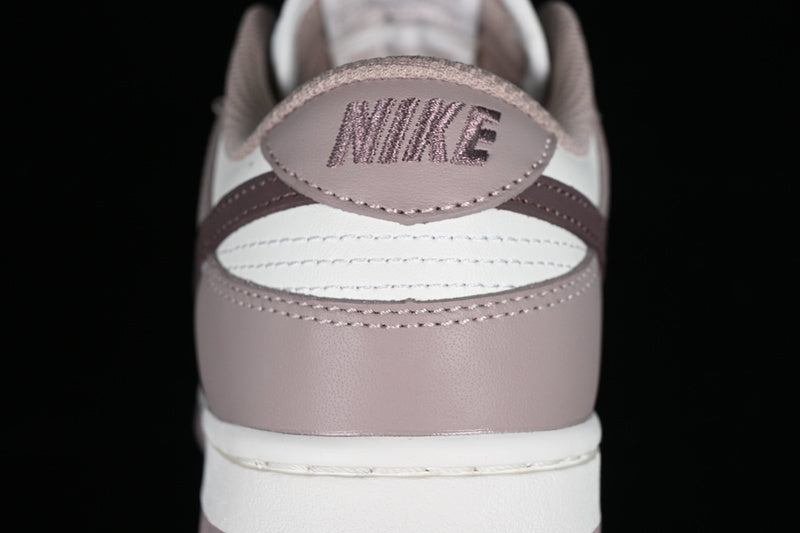 NikeWMNS Sb Dunk - Diffused Taupe